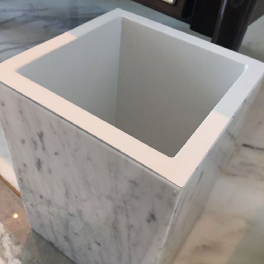 Pattumiera quadrata in marmo