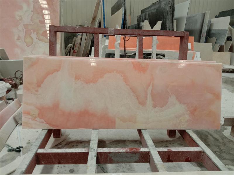 Controsoffitti in marmo rosa onice
