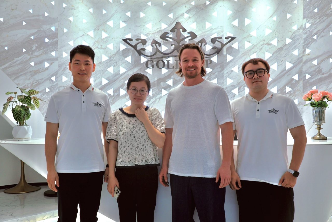 Goldtop Stone dà il benvenuto ai suoi stimati ospiti da Melbourne